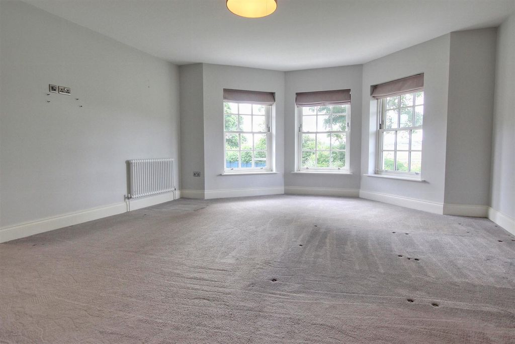 Additional image 10 of 4 bed property to rentOld College Drive, Beverley HU17