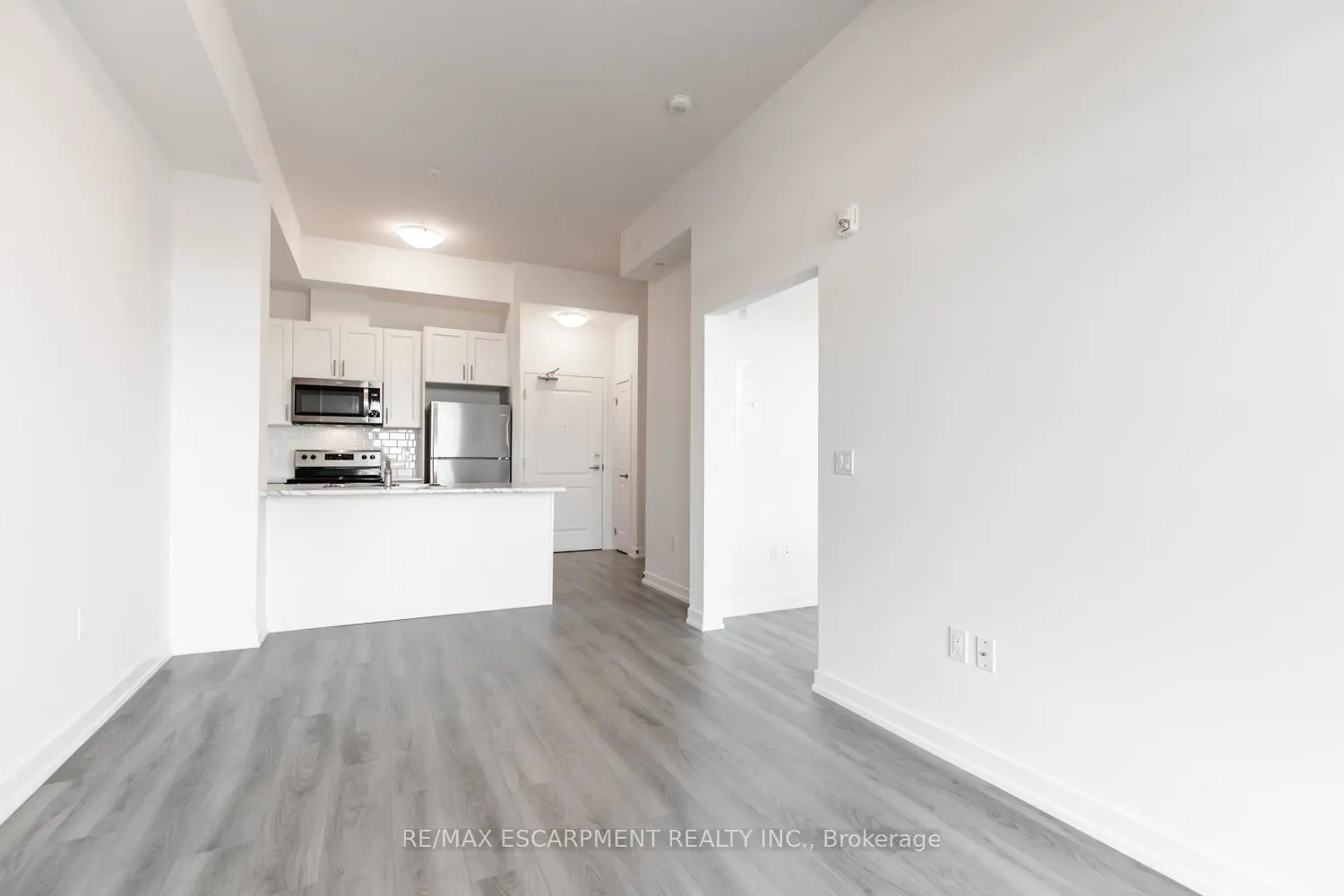 Additional image 8 of 5055 Greenlane Road 611