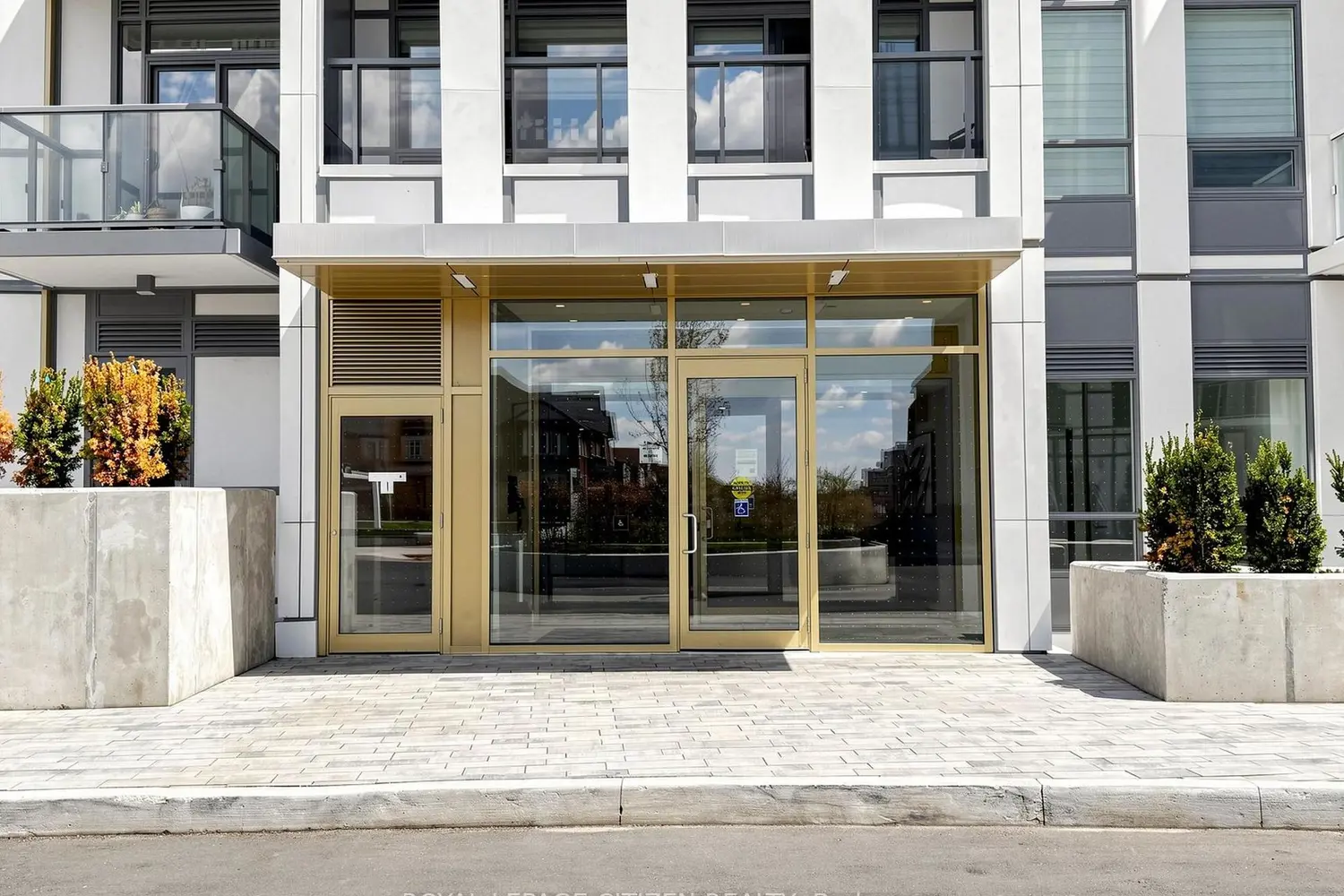 Additional image 2 of 1005 Dundas Street 363