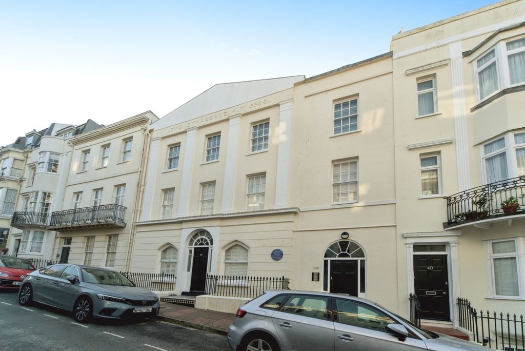 Additional image 4 of 3 bed maisonette to rentDevonshire Place, Brighton BN2