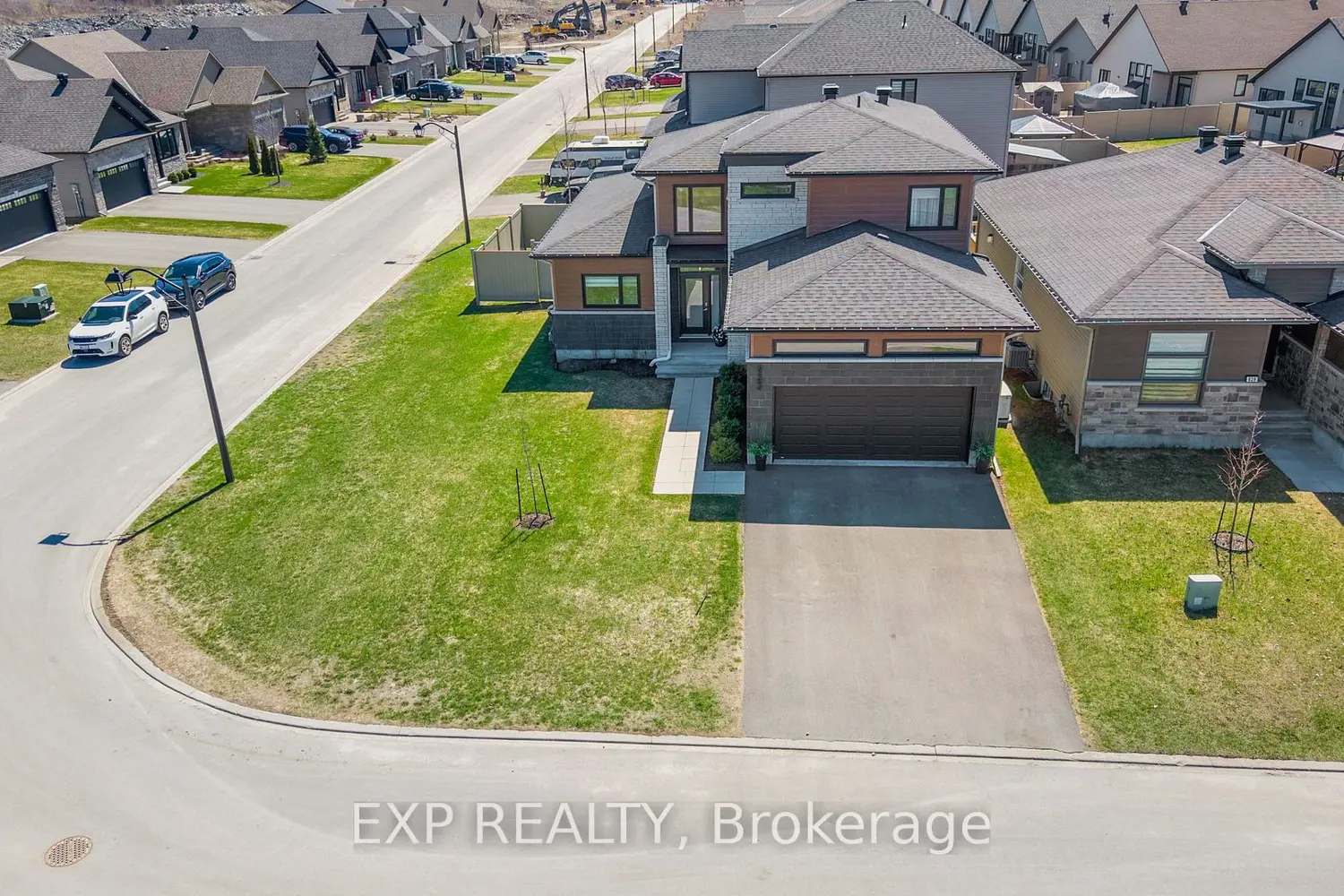633 Cobalt Street photo 4