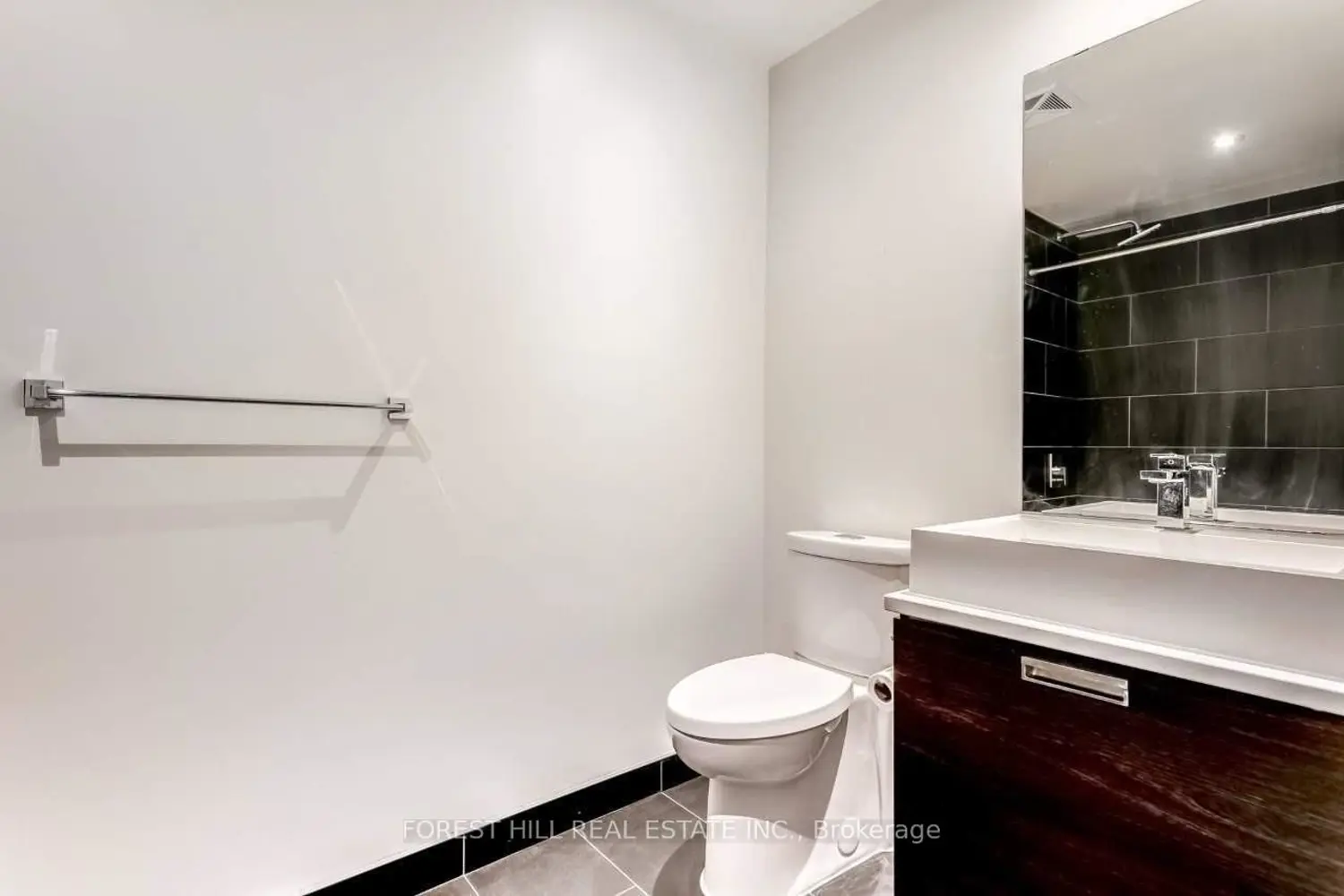 Additional image 12 of 246 Logan Avenue 212