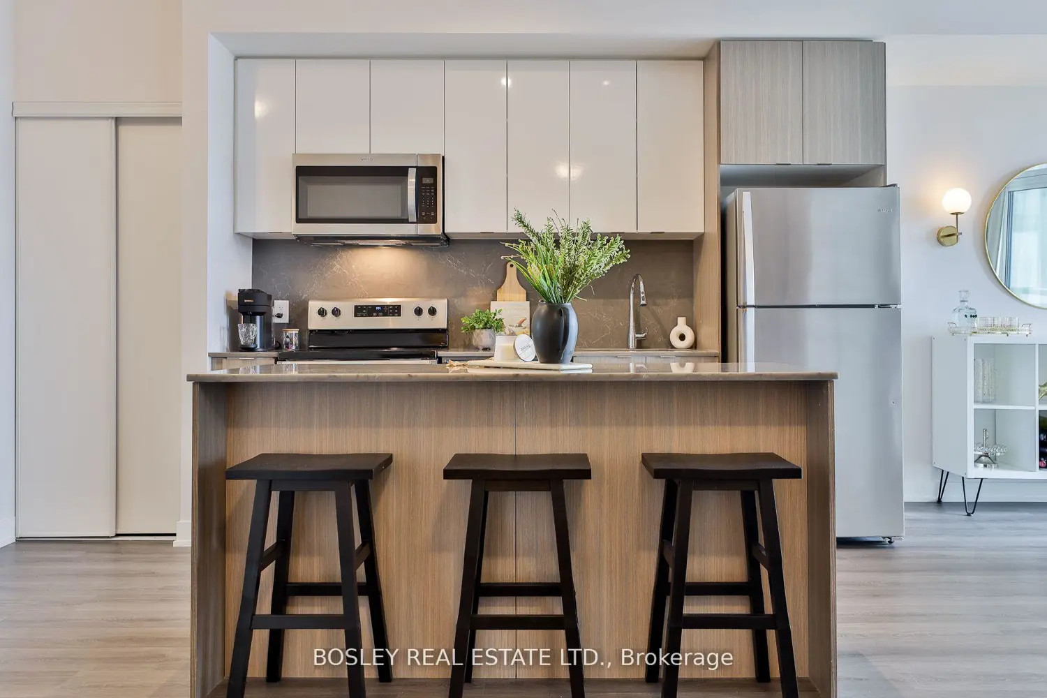 Additional image 8 of 859 The Queensway 612