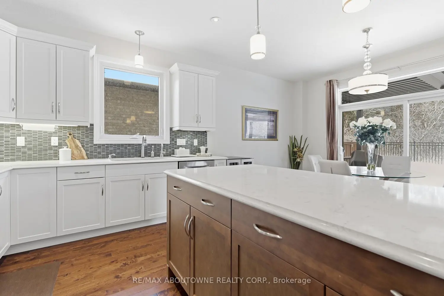 305 Gosling Gardens photo 5
