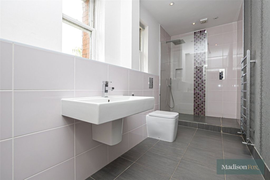 Additional image 9 of 3 bed flat to rentAlexandra House, Richmond Drive, Woodford Green, Essex IG8