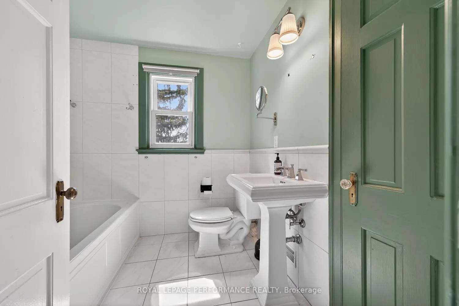 318 Duncairn Avenue photo 4