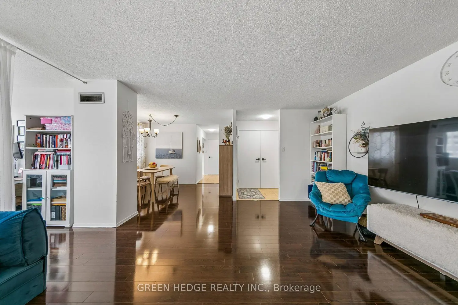 Additional image 4 of 3700 Kaneff Crescent 2102