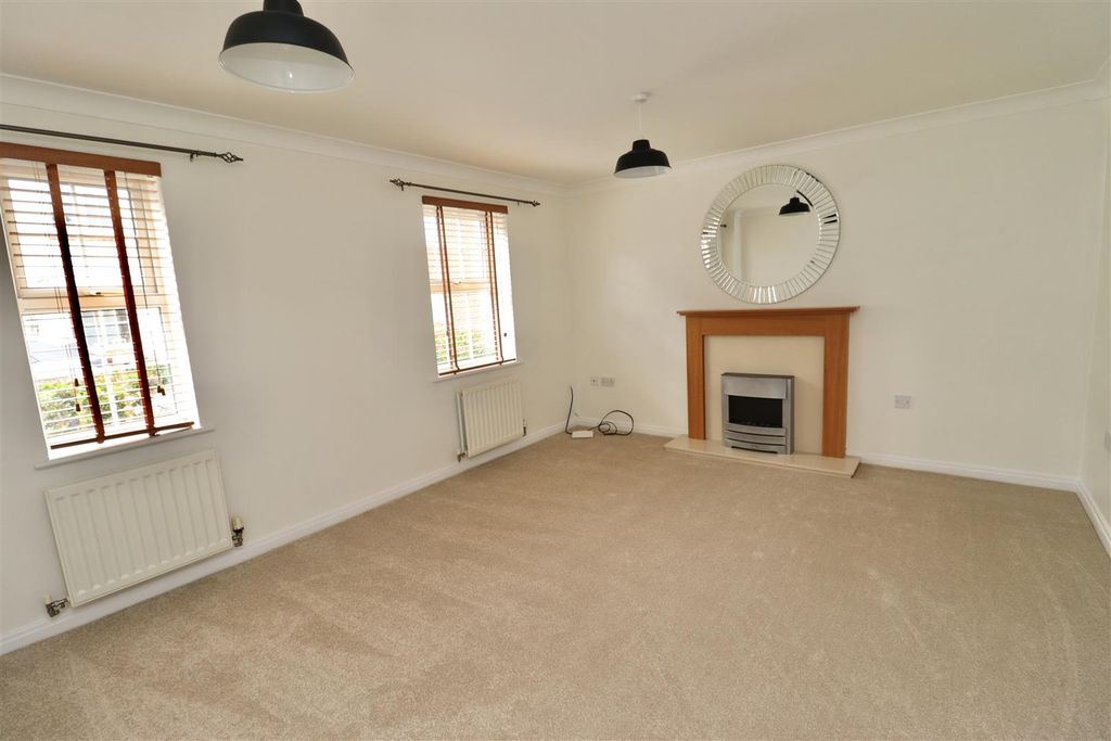 Additional image 2 of 4 bed detached house to rentCalthwaite Drive, Brough HU15