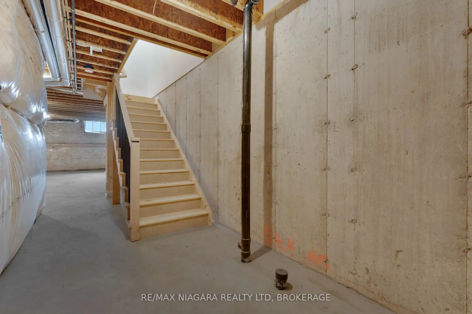 Additional image 20 of 6204 Curlin Crescent