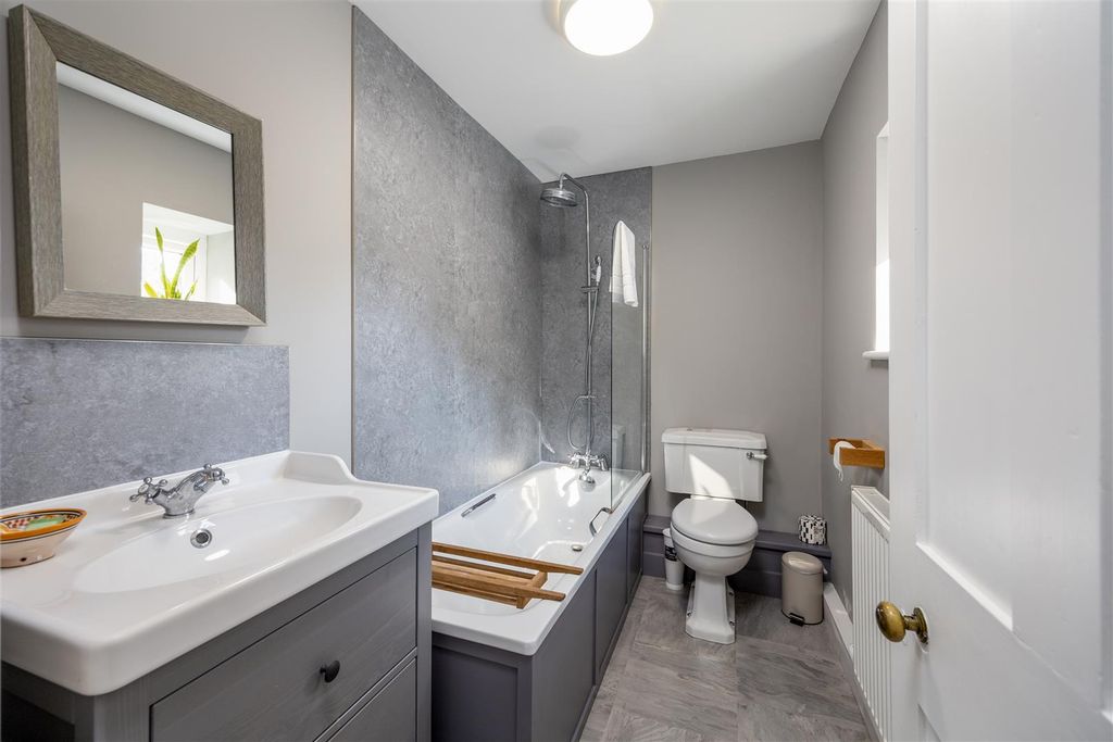 Additional image 8 of 4 bed detached house to rentSummers Lane, Totland Bay PO39