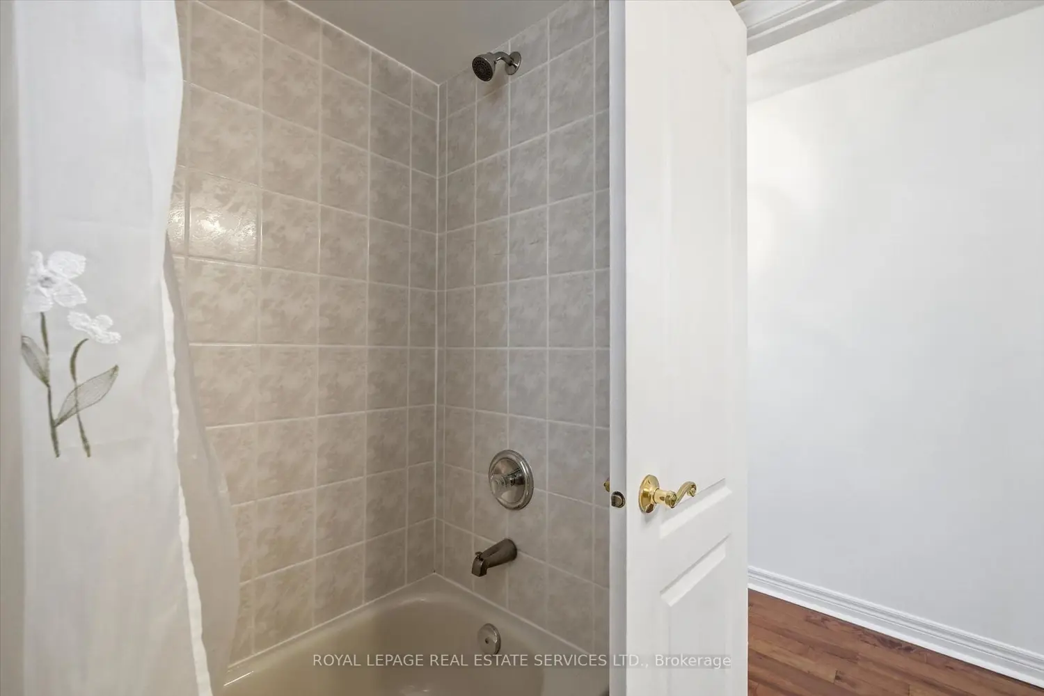 Additional image 7 of 2605 Longridge Crescent