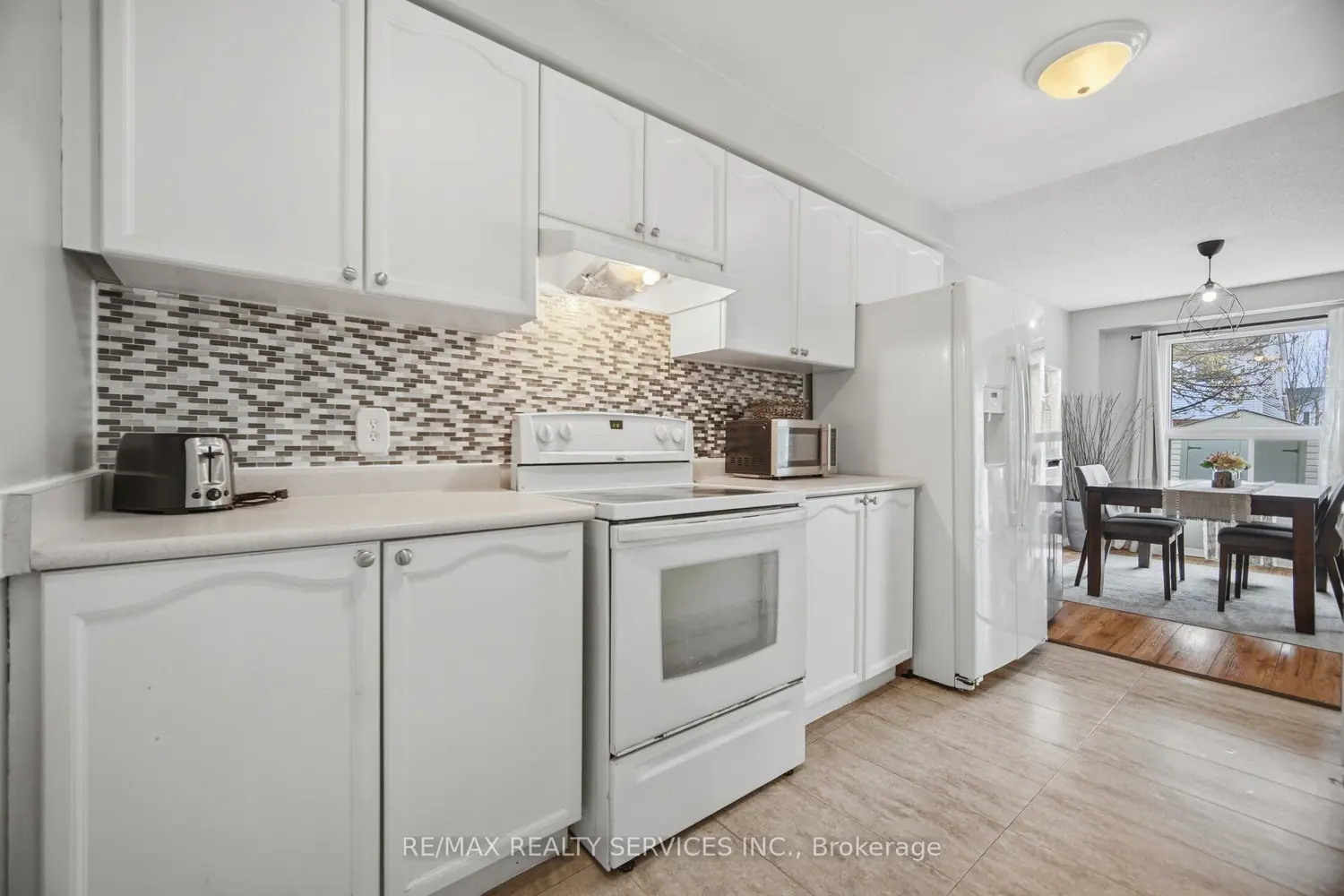 59 Fry Crescent photo 5