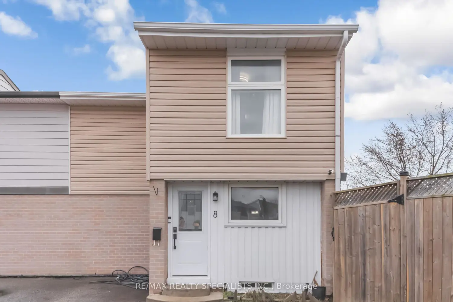 8 Grantbrook Court
