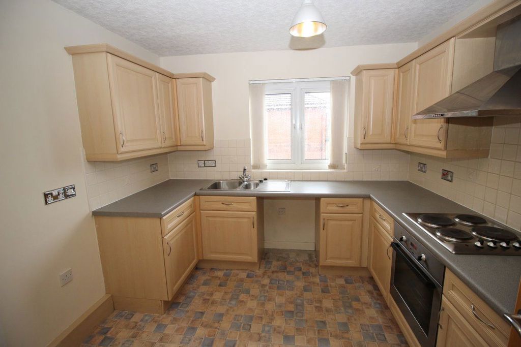 3 bed flat to rentPennine View Close, Carleton Grange CA1 photo 2