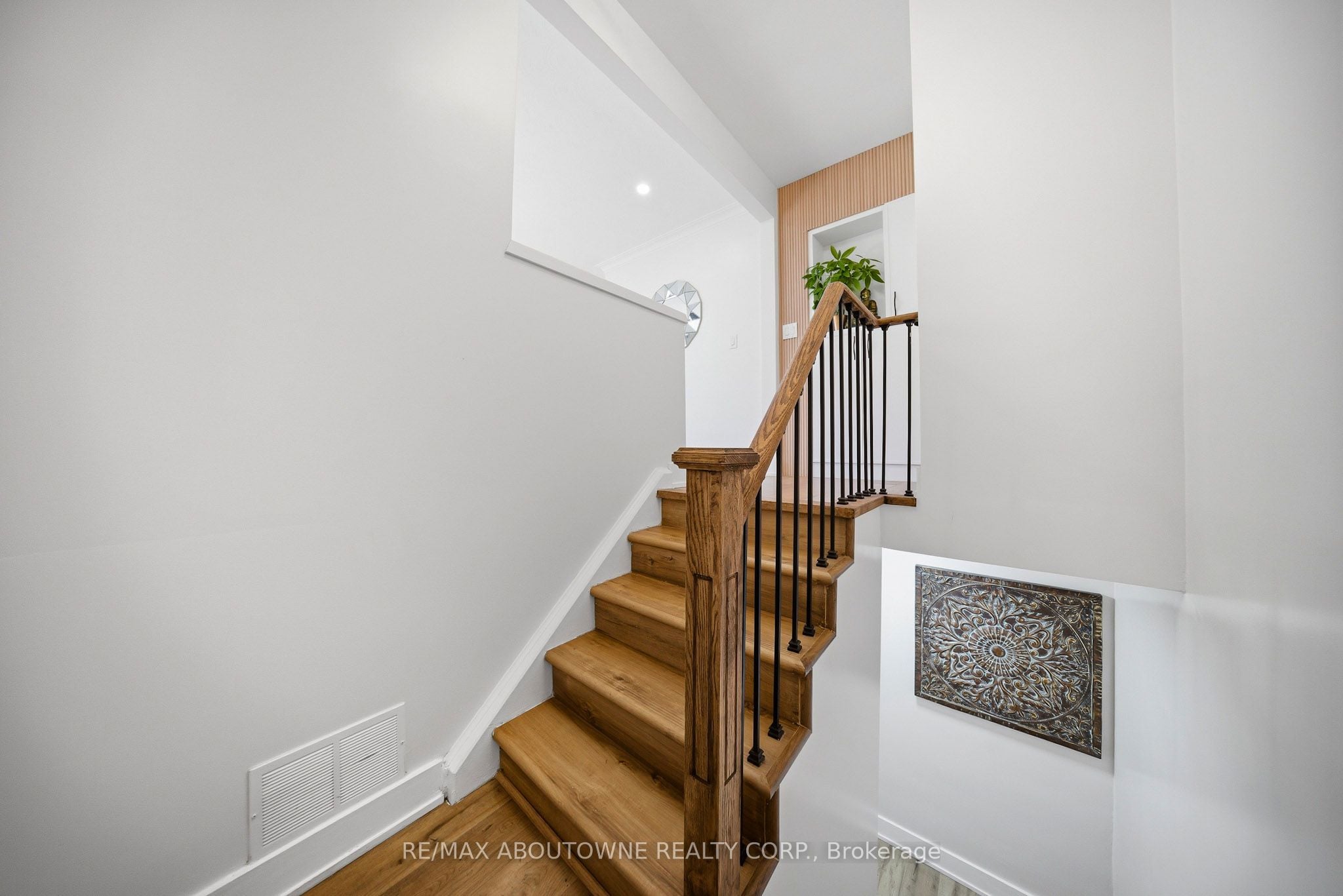 Additional image 4 of 2066 Rebecca Street, Oakville, ON, L6L 2A2