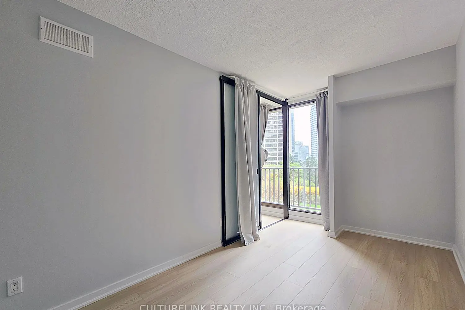 Additional image 11 of 33 Harbour Square 1019