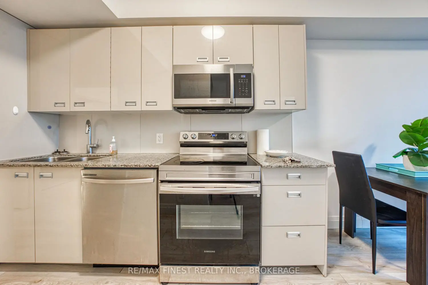 Additional image 8 of 652 Princess Street 522