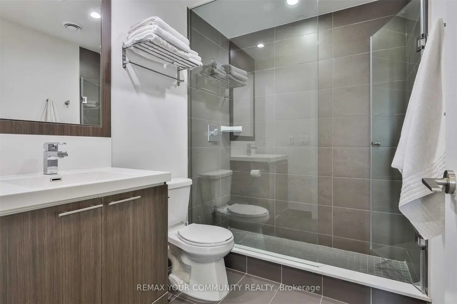 Additional image 11 of 120 Harrison Garden Boulevard 533