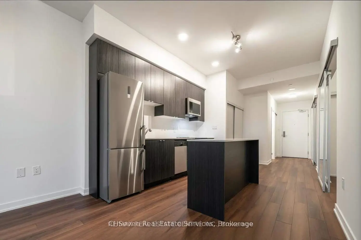Additional image 5 of 2433 Dufferin Street 311