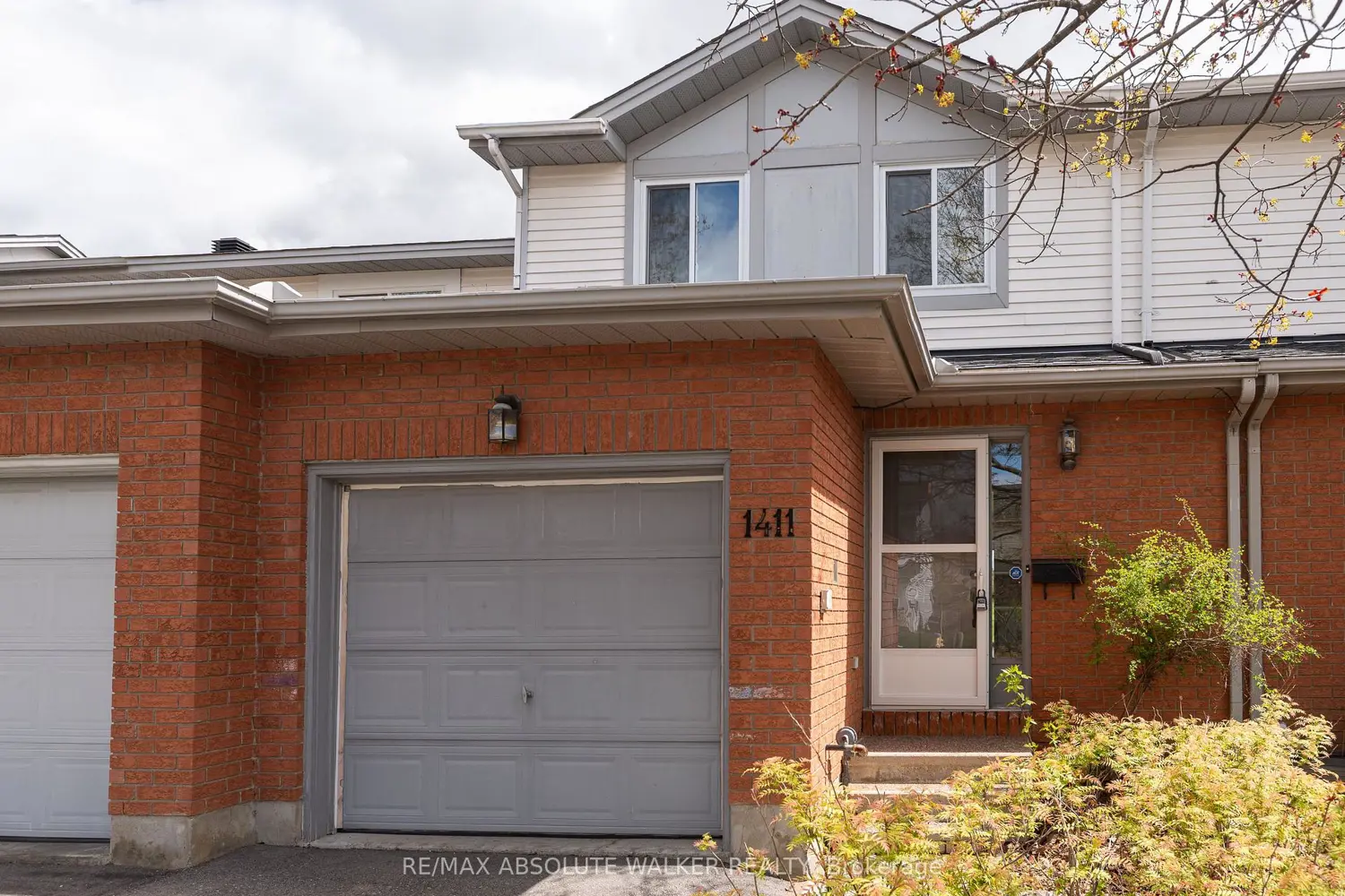1411 Caravel Crescent photo 2