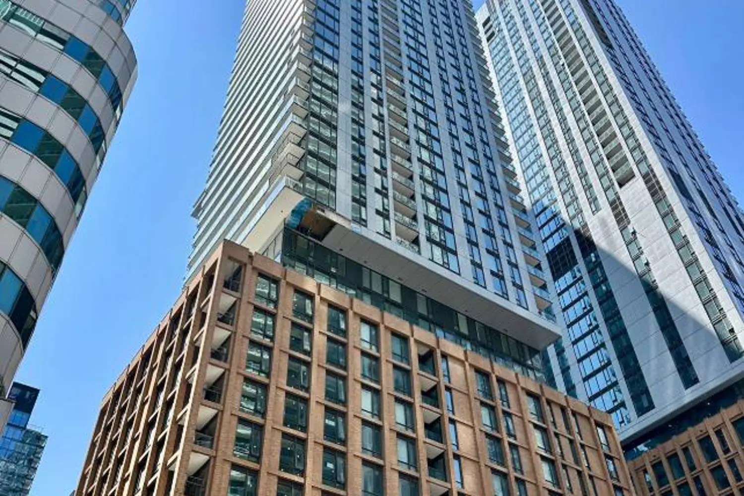 8 Widmer Street 3715