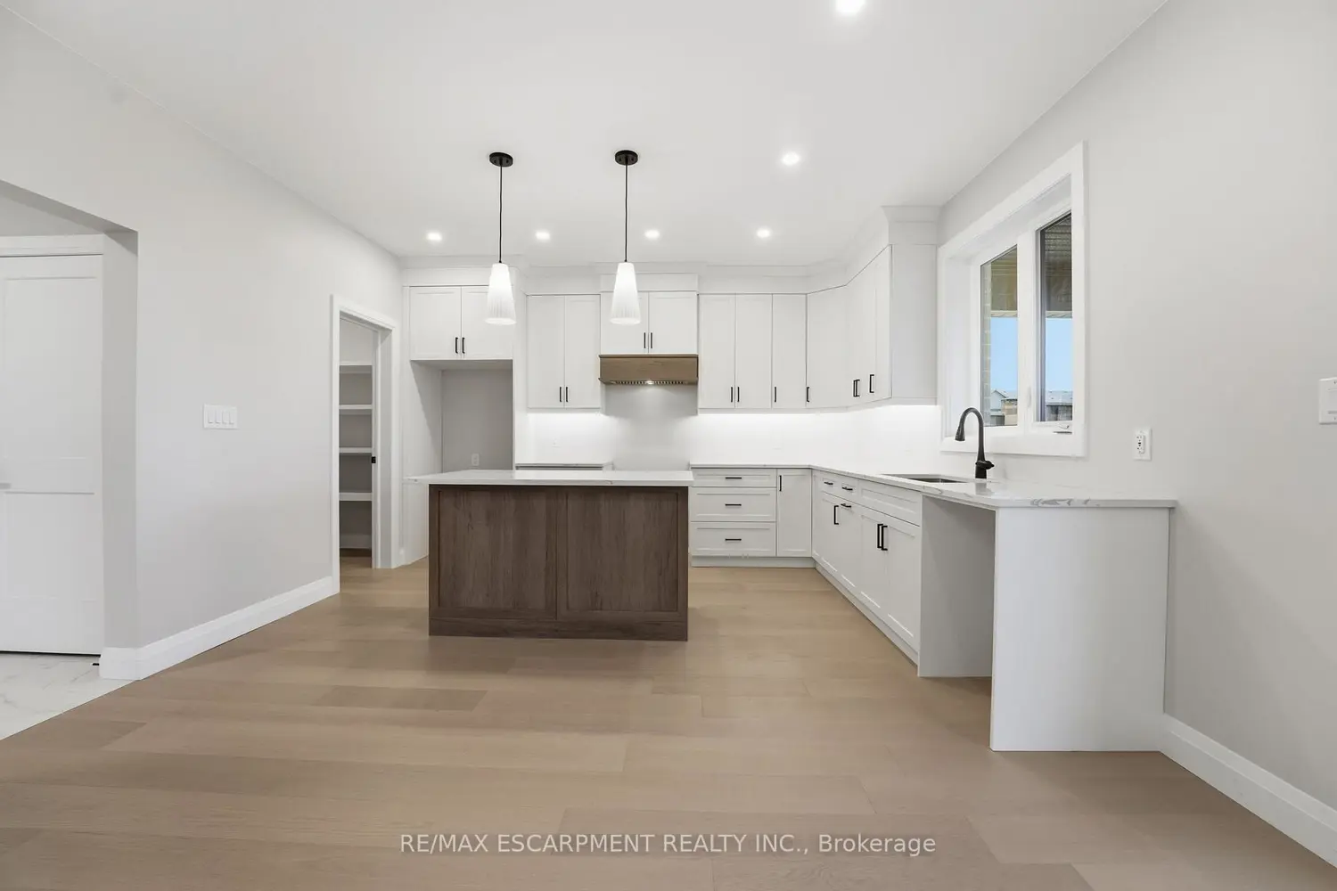 102 Oak Avenue photo 5
