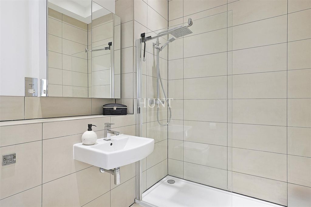 Additional image 15 of 2 bed flat to rentBrandesbury Square, Repton Park, Woodford Green, Essex IG8