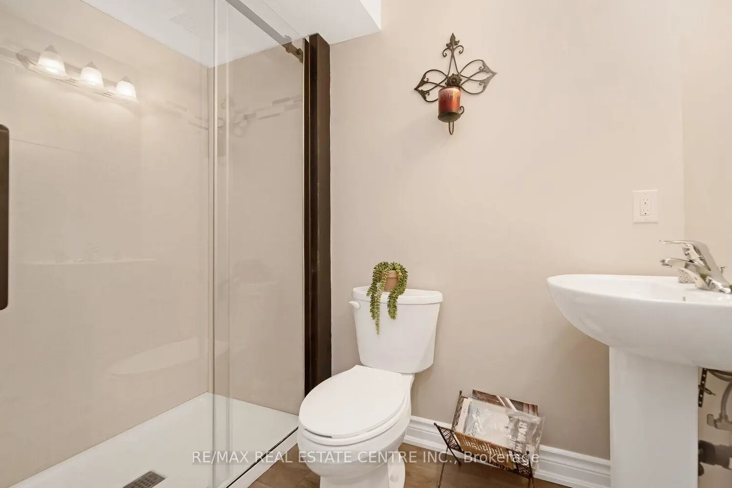 Additional image 16 of 869 Burwell Street