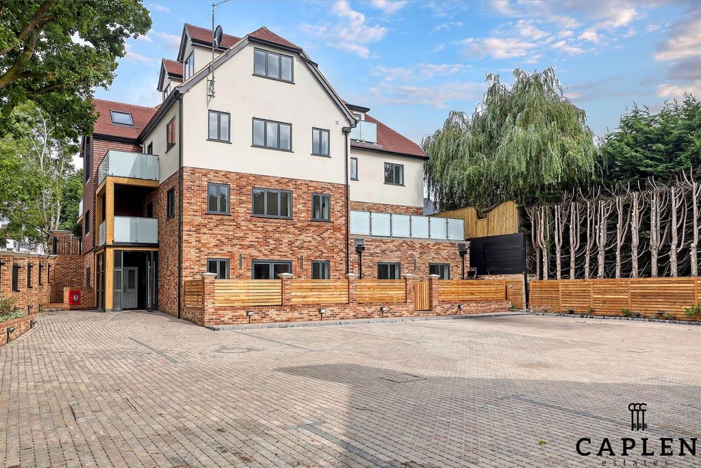 Additional image 17 of 3 bed flat to rentManor Road, Chigwell IG7