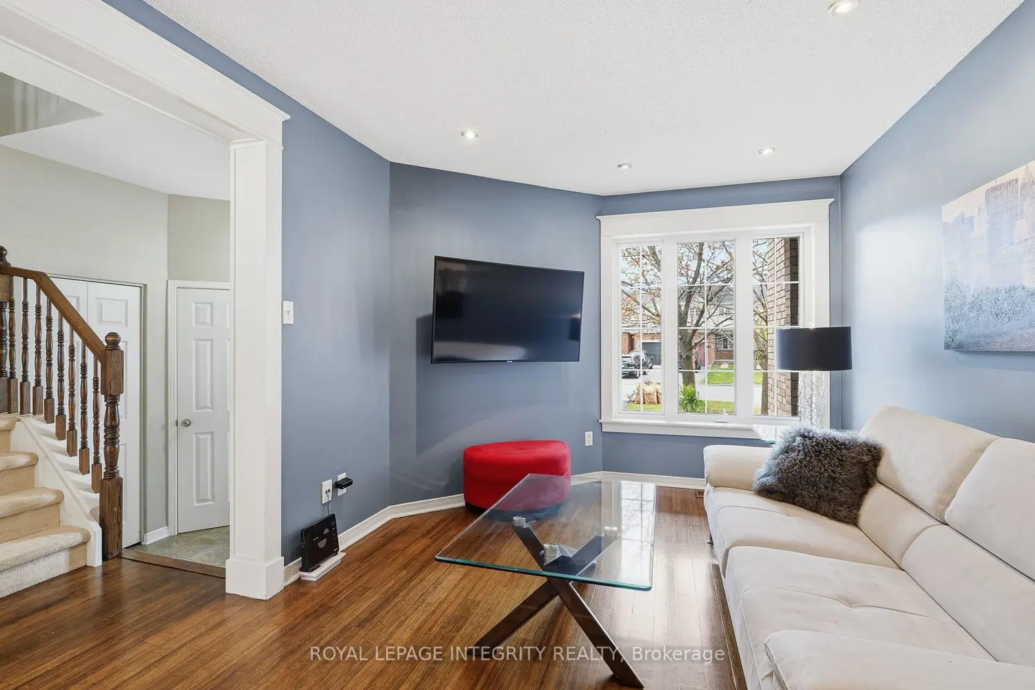 1073 Brasseur Crescent photo 5
