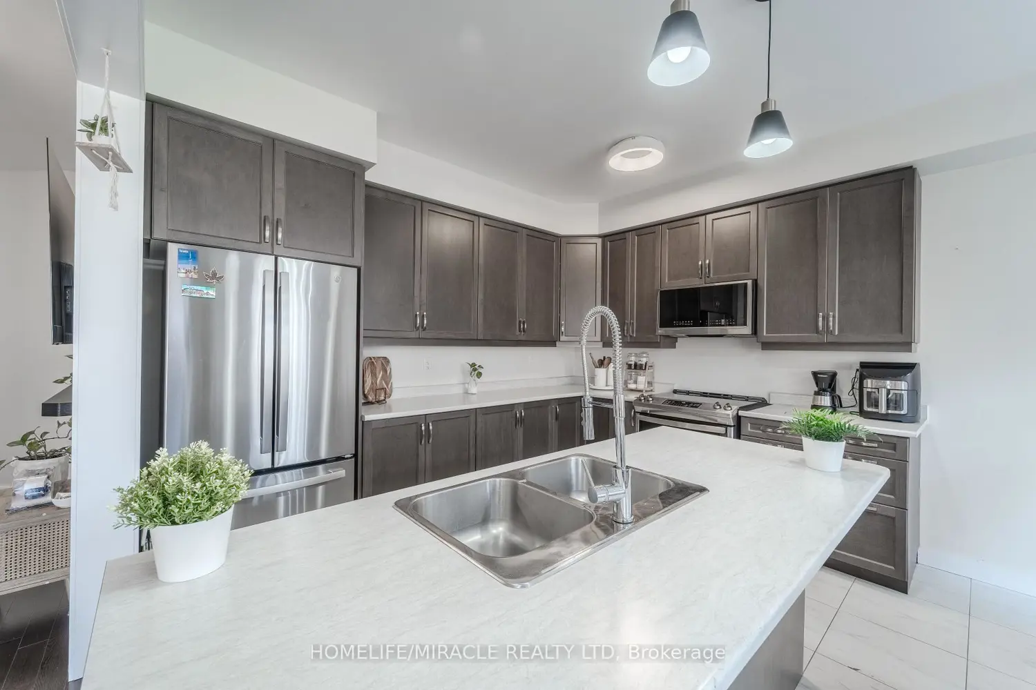 22 Santos Drive photo 3