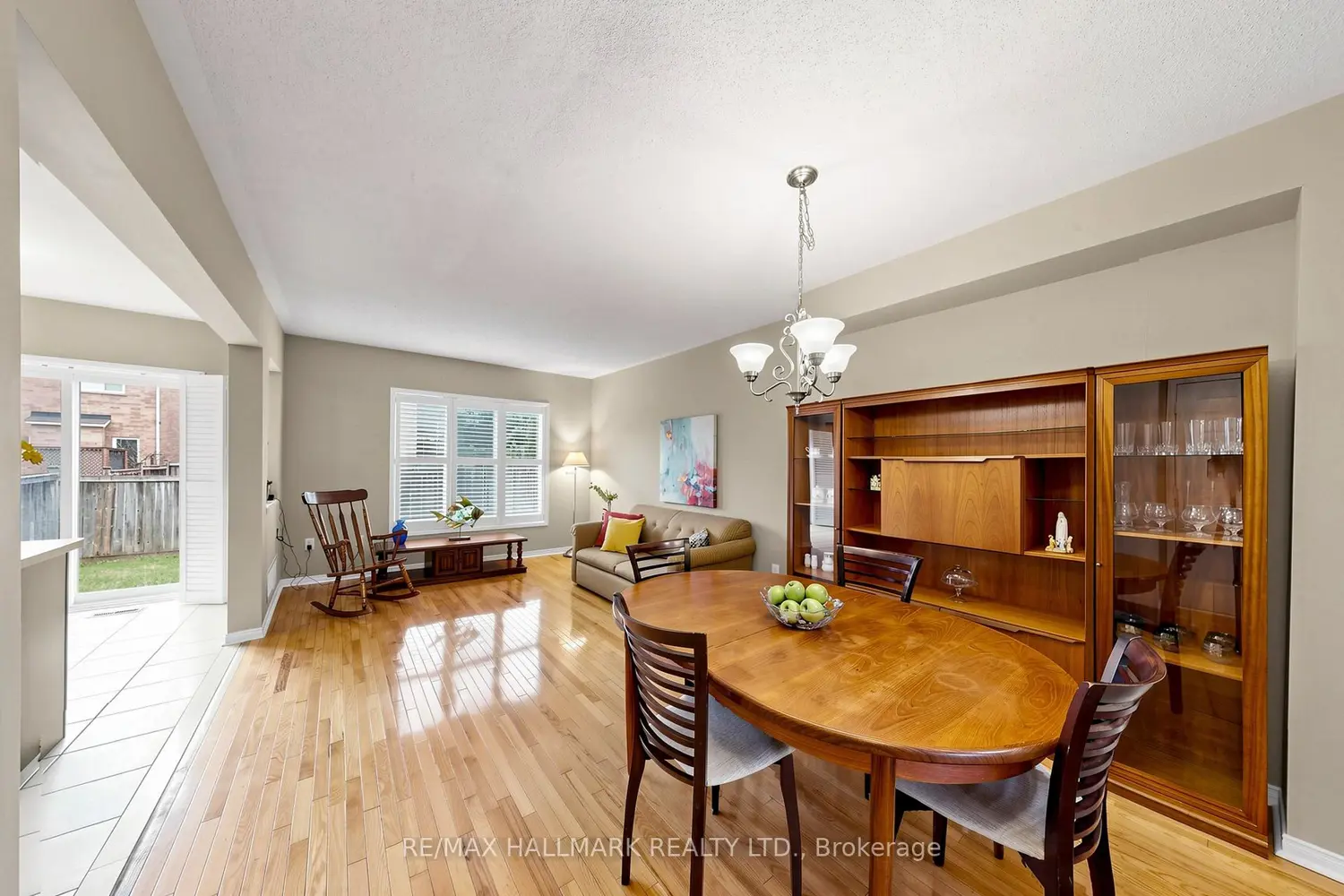 Additional image 6 of 72 Walkview Crescent