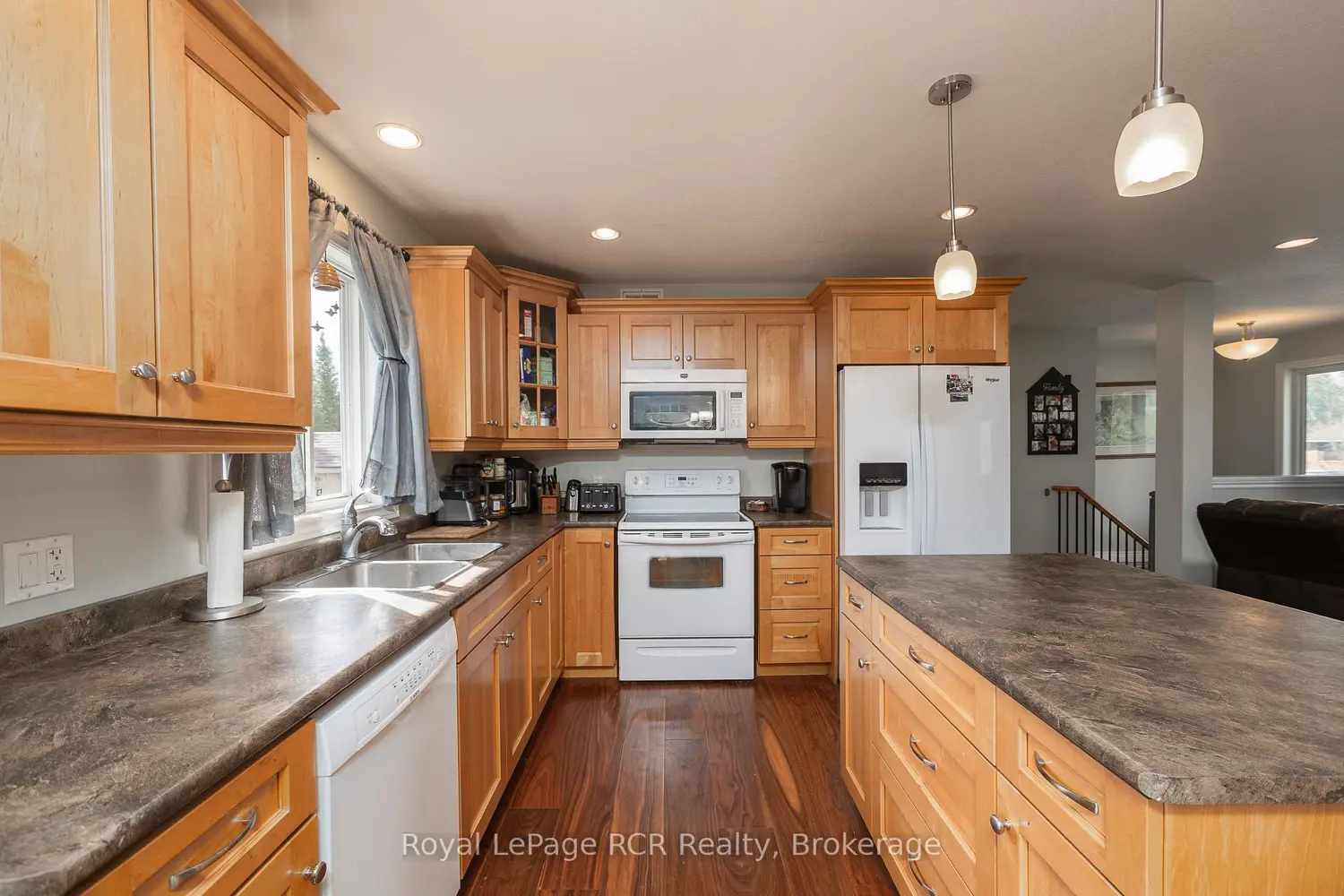 123 Douglas Street photo 4