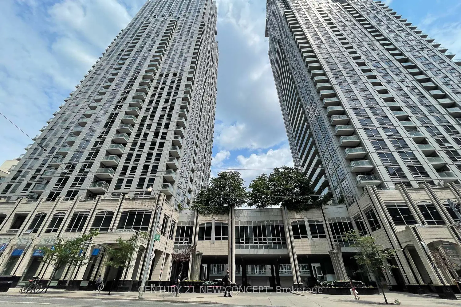 761 Bay Street 404