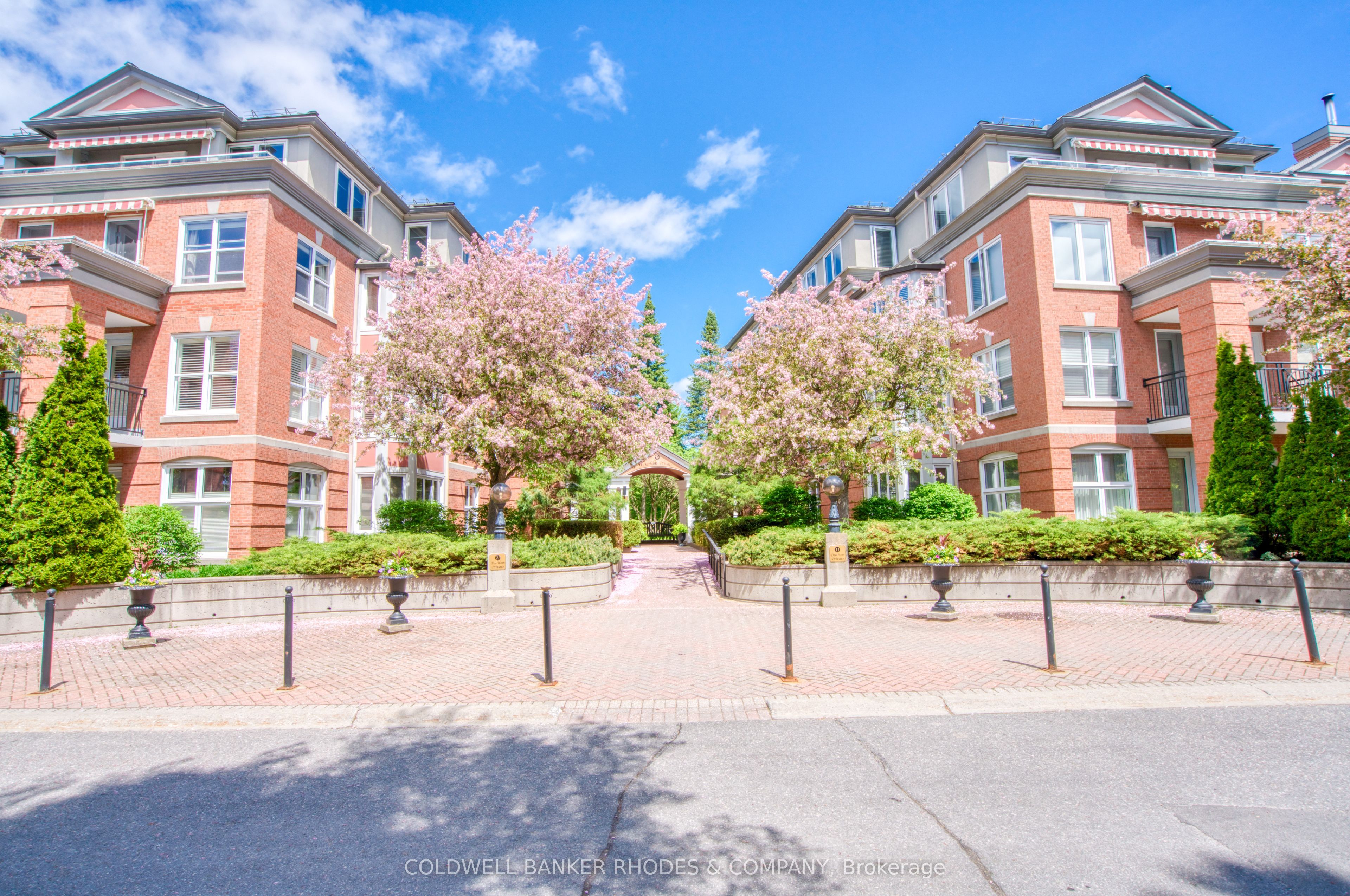 102-21 Durham Private, Ottawa, ON, K1M 2H8