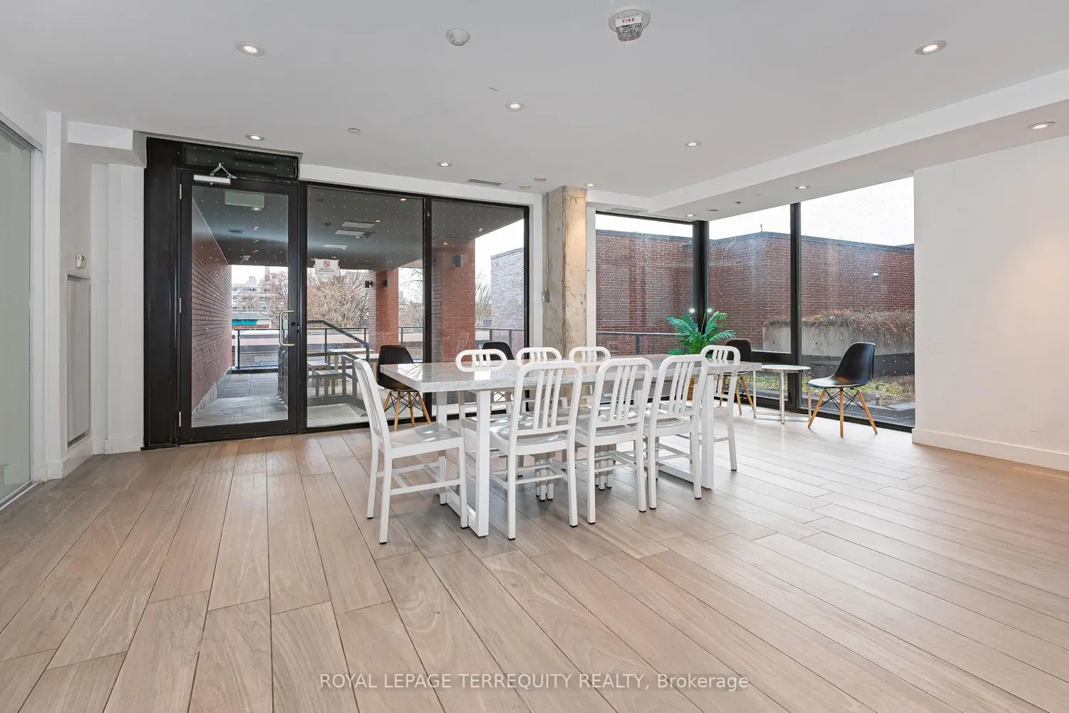 Additional image 18 of 246 Logan Avenue # 316