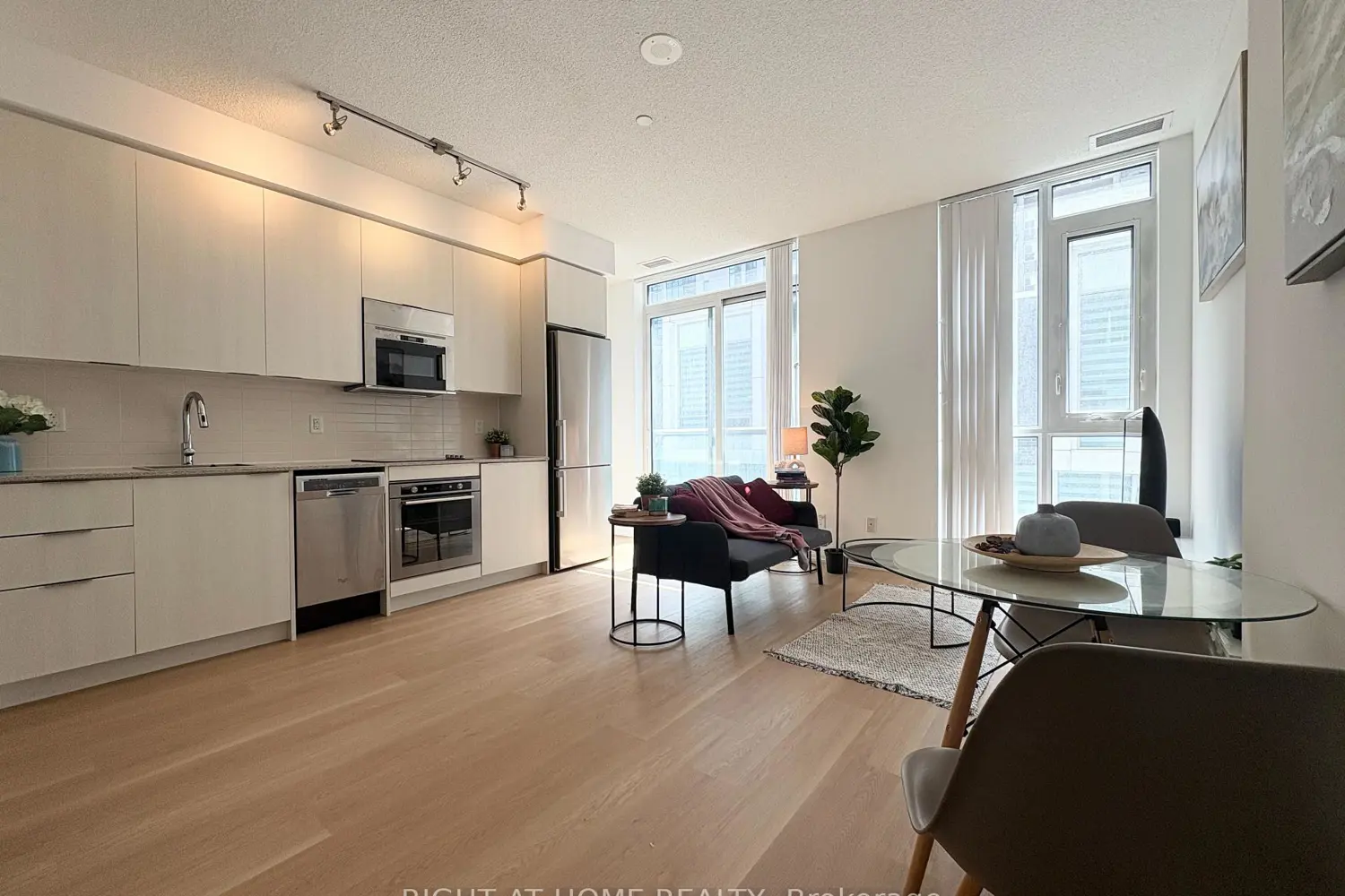 101 Erskine Avenue 308