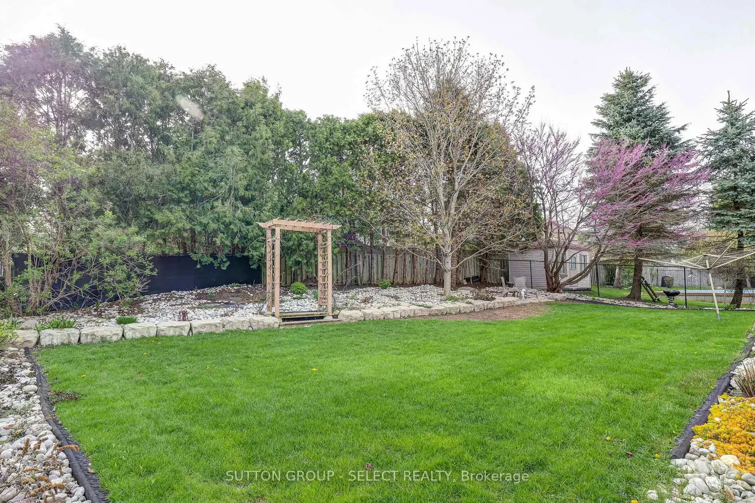 Additional image 18 of 462 Ambleside Drive