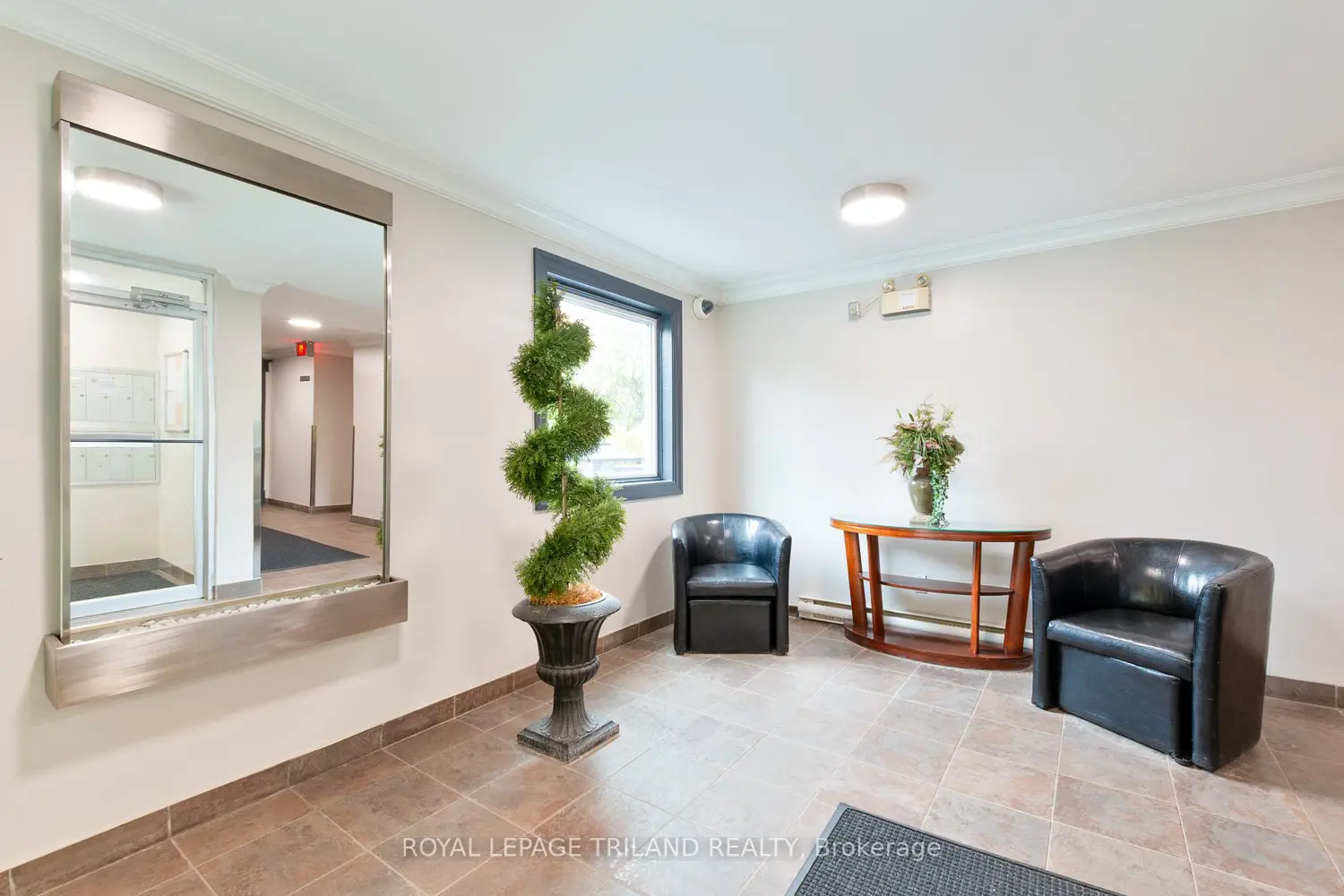 Additional image 4 of 570 William Street 404