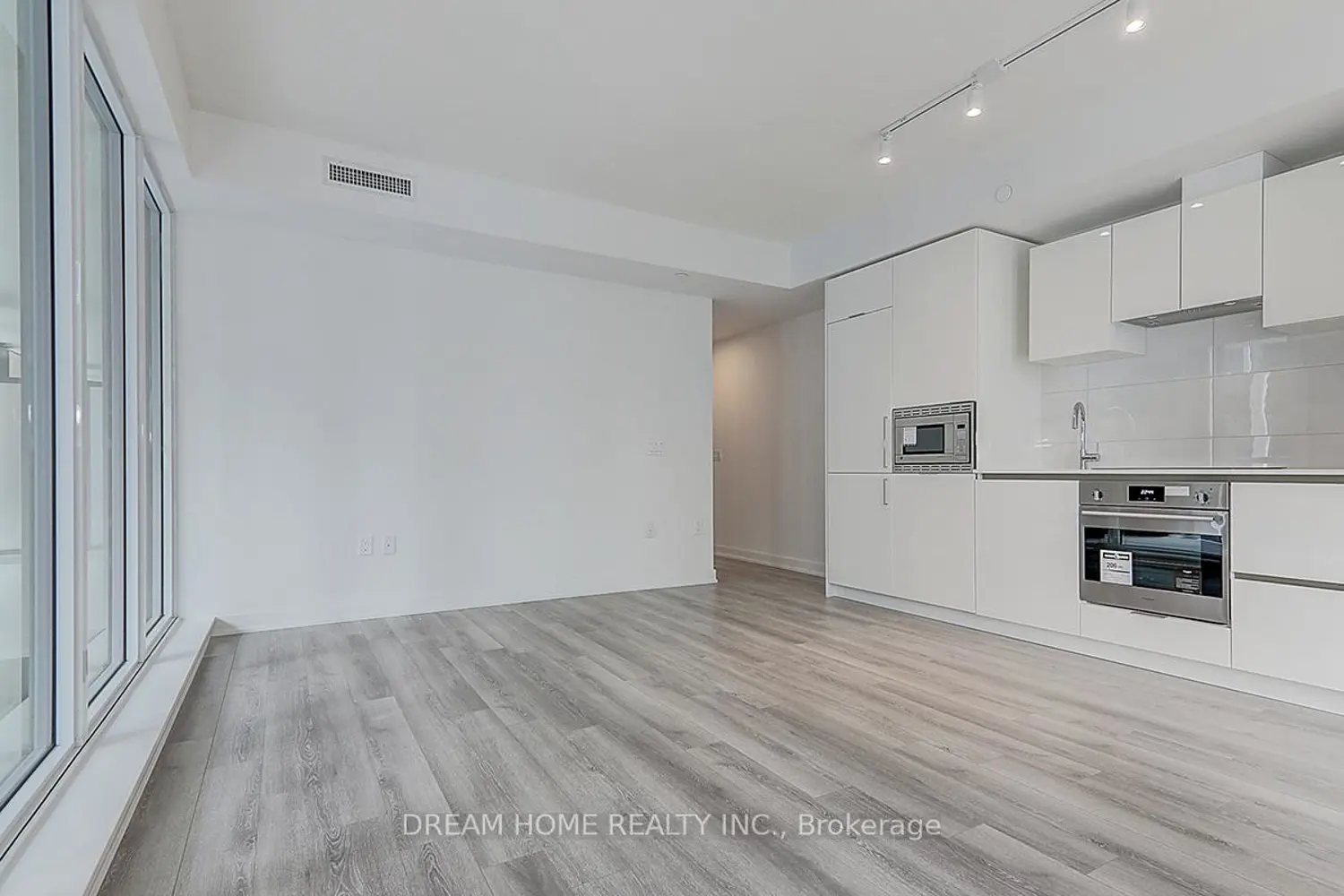 Additional image 8 of 238 Simcoe Street 1608