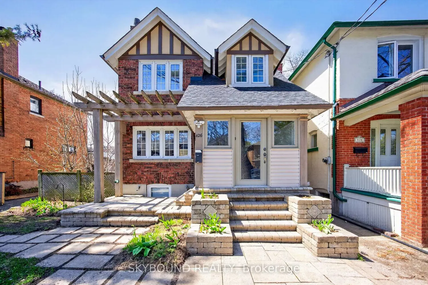 426 Armadale Avenue