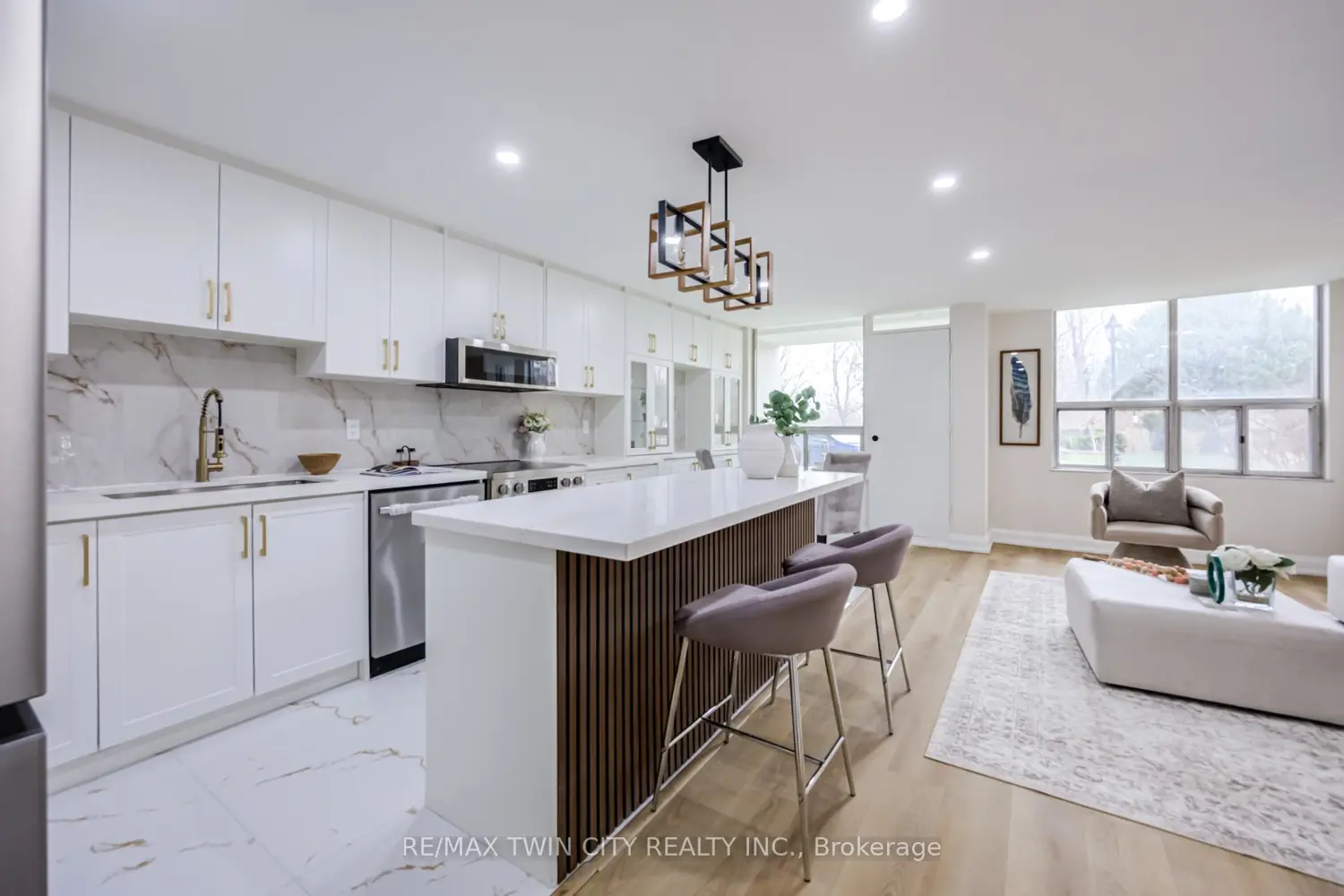 Additional image 4 of 20 Edgecliff Golfway #304