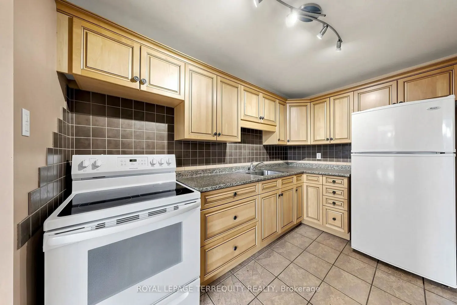 Additional image 12 of 30 Sunrise Avenue 103