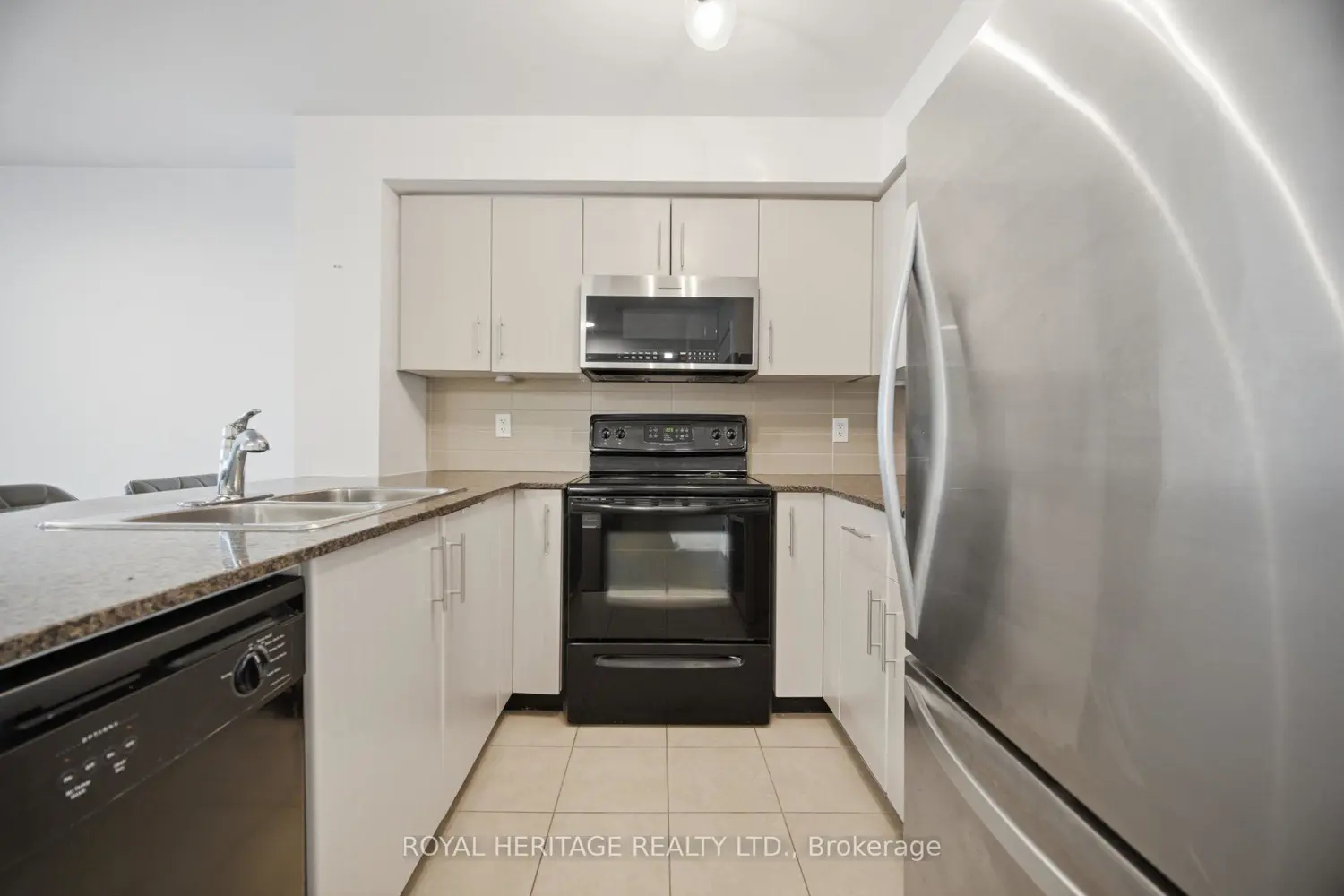 Additional image 9 of 12 Yonge Street 611