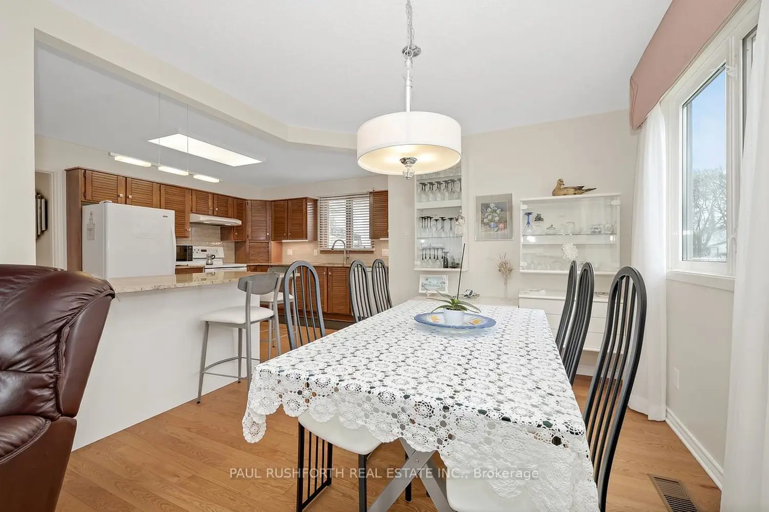2191 Bickerton Avenue photo 5