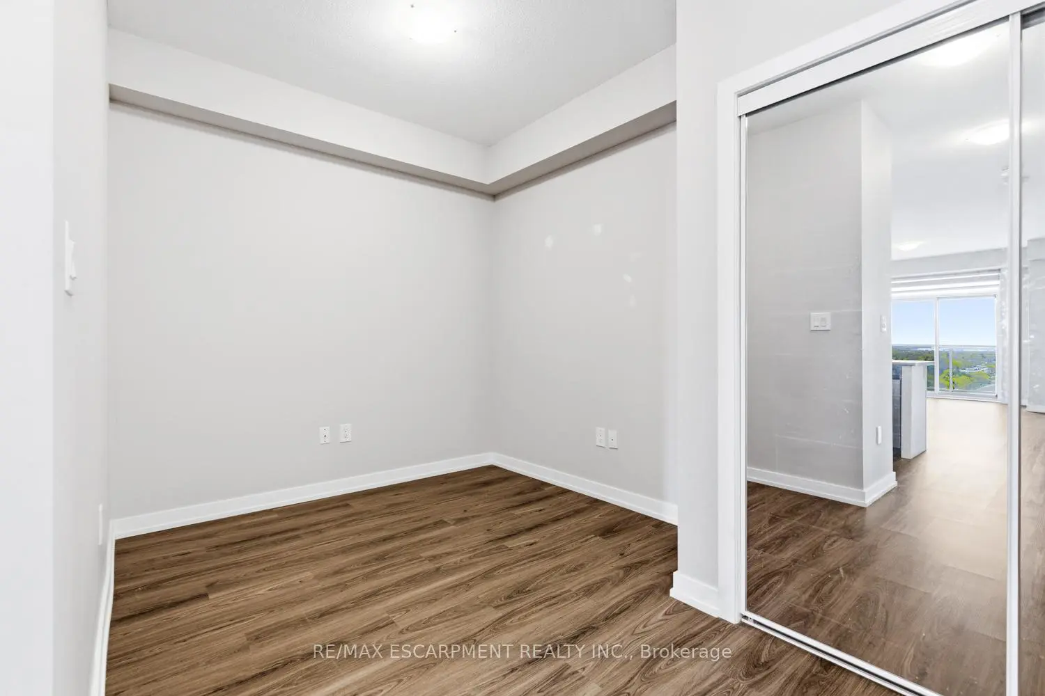 Additional image 8 of 450 Dundas Street 1113