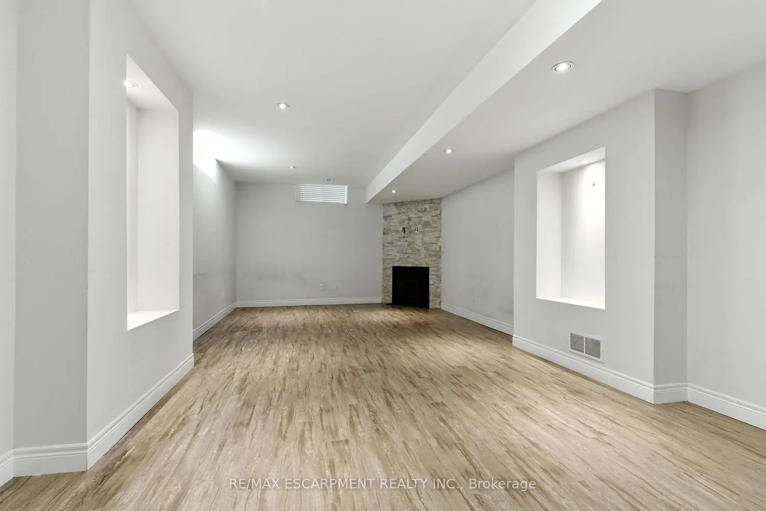 Additional image 16 of 43 Riesling Court