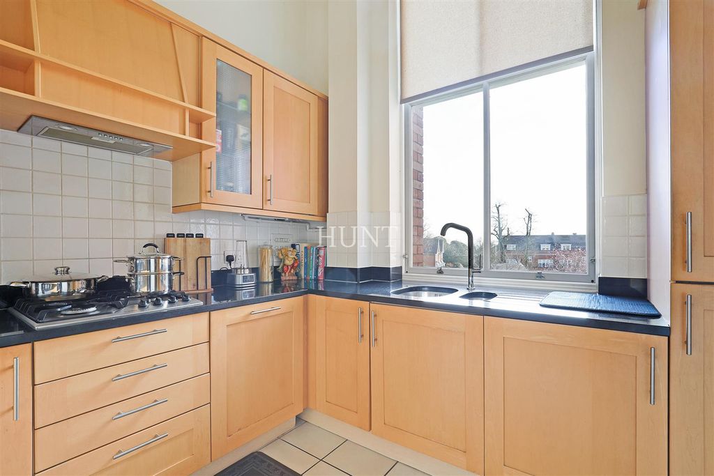 Additional image 9 of 2 bed flat to rentBrandesbury Square, Repton Park, Woodford Green, Essex IG8