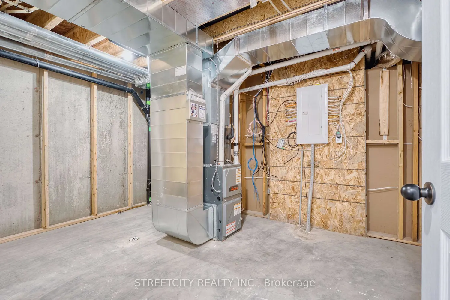 Additional image 18 of 2267 Callingham Drive 39