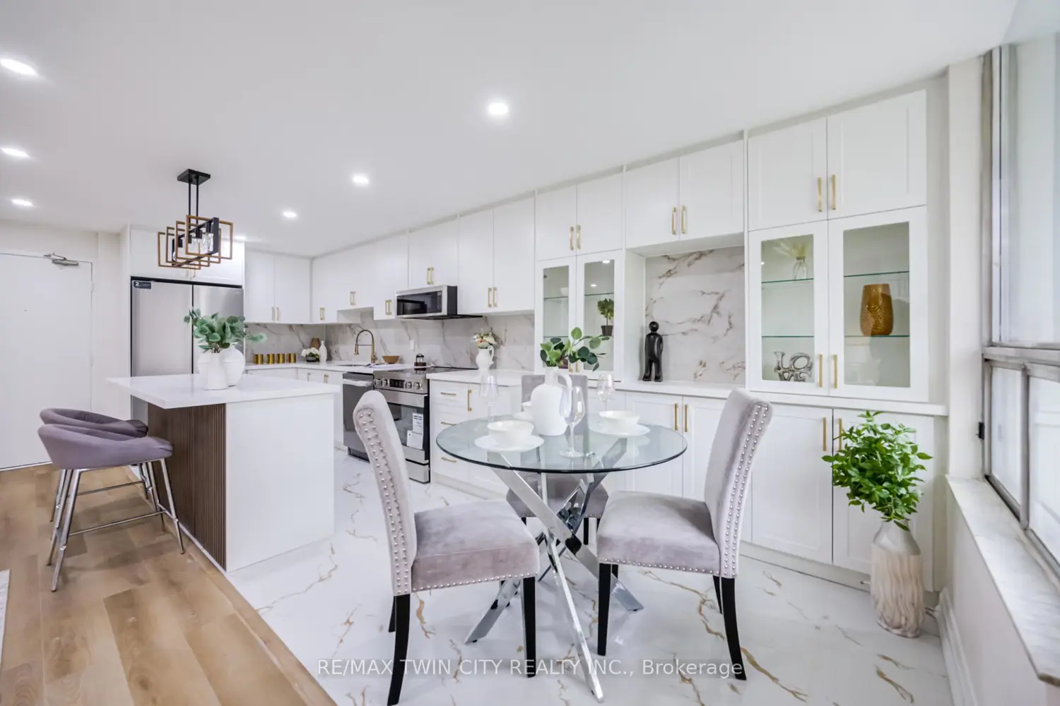 Additional image 8 of 20 Edgecliff Golfway #304